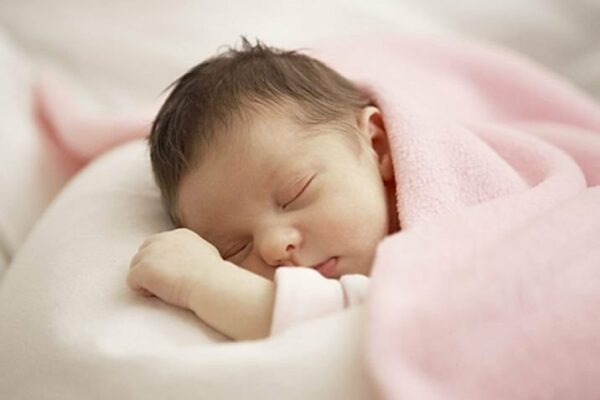 Dỗ trẻ sơ sinh ngủ